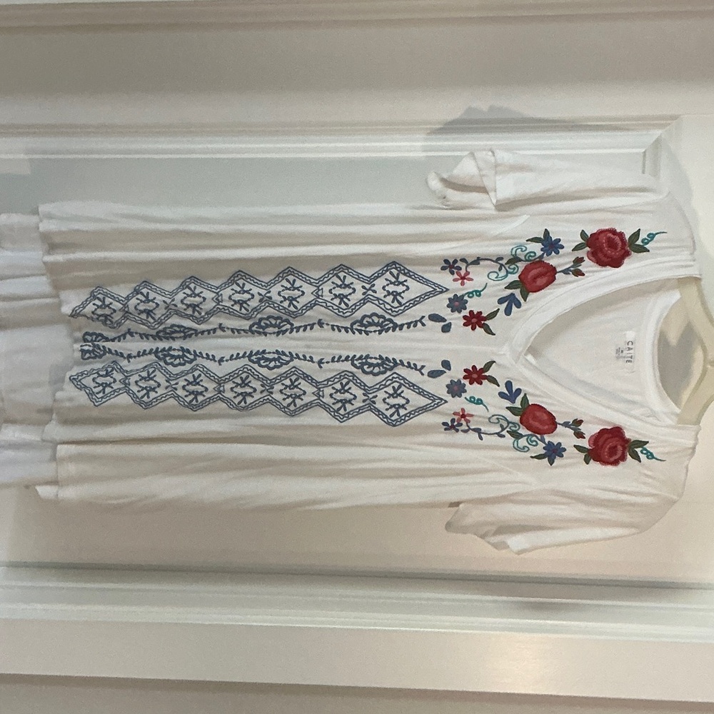 Caite Embroidered v neck Tunic style top Size M